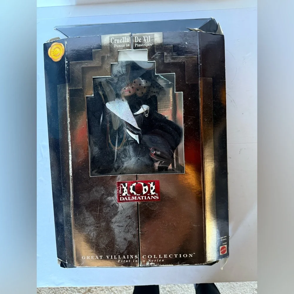 Disney 101 Dalmatians Villain Doll in Black and White - Picture 2 of 9